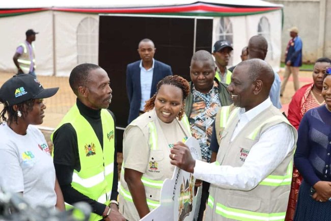 PRESIDENT RUTO HANDS OVER KEYS TO NEW HOMEOWNERS IN ELBURGON